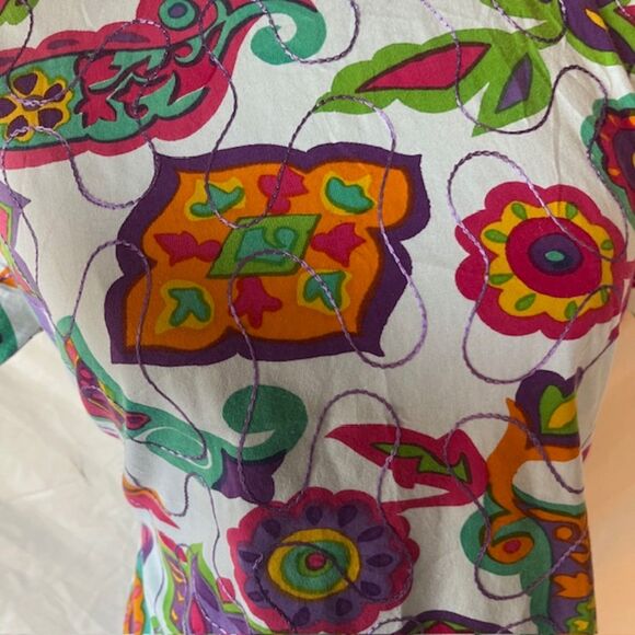 Cute Vintage White top with cute design - Picture 2 of 5